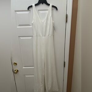 Chic White Sleeveless Jumpsuit